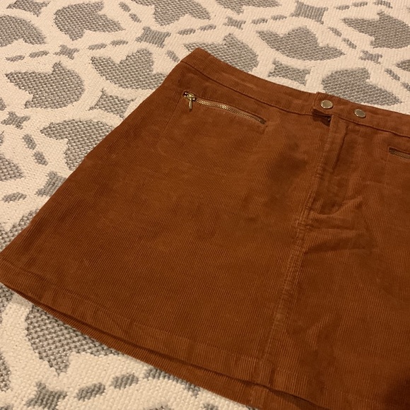 Abercrombie and Fitch corduroy skirt - Picture 4 of 10